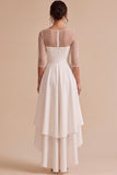 Vestido de noivado branco com decote ilusão alto-baixo assimétrico com linha A e mangas 3/4