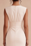 Vestido de noivado branco com decote em V e decote em V, com fenda nas costas