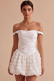 Mini Vestido Branco Pequeno Espartilho Linha A Ombro Descoberto com Aplicações Florais