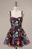 Vestido Curto Curto de Regresso a Casa Preto A-Line Floral Sweetheart