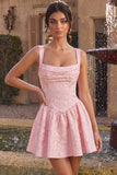 Vestido curto de regresso a casa Jacquare com decote quadrado cor-decote jacquare, alças grossas, tiras grossas