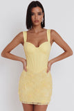 Espartilho amarelo claro, pérolas, apliques florais, alças grossas, bodycon, vestido curto de regresso a casa.