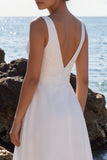 Vestido de Noiva Midi branco com decote em V e linha A franzida com renda