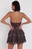 Vestido de cocktail curto preto com gola alta, decote em camadas, lantejoulas com folhos e camadas