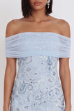 Vestido de cocktail azul céu com lantejoulas com folhos em tule com folhos