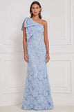 Vestido longo de dama de honor floral de um ombro em forma de sereia azul claro