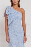 Vestido longo de dama de honor floral de um ombro em forma de sereia azul claro
