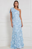 Vestido de dama de honor longo com aplicação floral de um ombro em forma de narciso e laço