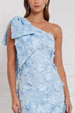 Vestido de dama de honor longo com aplicação floral de um ombro em forma de narciso e laço