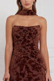 Vestido de dama de honor preto, sem alças, veludo arrugado, veludo comprido, com cachecol