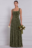 Vestido comprido de dama de honor castanho com decote quadrado, linha em A, franzido e queimado, veludo