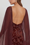 Vestido comprido de dama de honor com capa de veludo preto e decote em V