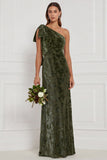 Vestido comprido de dama de honor de veludo queimado de um ombro verde escuro com laço