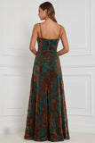 Vestido comprido de dama de honor em veludo castanho queimado, linha em A, decote em forma de capuz e gola curta