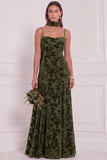 Vestido comprido de dama de honor em veludo castanho queimado, linha em A, decote em forma de capuz e gola curta