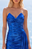 Vestido Curto de Regresso a Casa Azul Metálico Azul Real Metálico Sem Alças, com Cascata Lateral