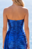 Vestido Curto de Regresso a Casa Azul Metálico Azul Real Metálico Sem Alças, com Cascata Lateral