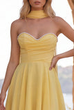 Vestido Amarelo A-Line Pérola Calço Sem Alças de Chiffon Curta de Regresso a Casa com Cachecol