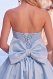 Vestido preto sem alças com bainha bolha em linha A com laço nas costas