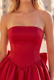 Vestido preto sem alças com bainha bolha em linha A com laço nas costas