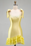 Vestido curto de regresso a casa, com tiras de laço em degraus amarelos, perlas de cetim em camadas, com bordas