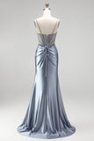 Vestido comprido de baile de finalista com espartilho azul poeirento, sobras de cetim e franzidas, com fenda lateral