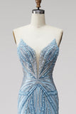 Vestido de baile sem alças com pérolas azul-claras, com contas