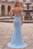 Vestido de baile sem alças com pérolas azul-claras, com contas