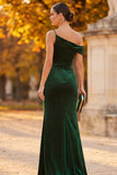 Vestido formal longo com contas franzidas e assimétrico de um ombro com missangas e fenda