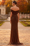 Vestido formal Maxi franzido com uma capa de café caindo no ombro