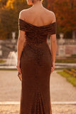 Vestido formal Maxi franzido com uma capa de café caindo no ombro