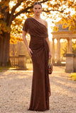 Vestido formal longo de um ombro franzido com bainha brilhante