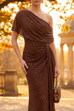 Vestido formal longo de um ombro franzido com bainha brilhante