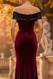Vestido formal Maxi de veludo bordô com bainha de ombro e fenda