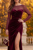 Vestido formal longo de veludo bainha, decote ilusão, decote franzido, com abertura lateral