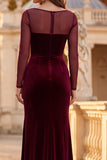 Vestido formal longo de veludo bainha, decote ilusão, decote franzido, com abertura lateral
