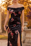 Vestido formal maxi franzido em veludo preto com abertura lateral