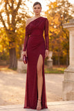 Vestido formal longo com contas franzidas de um ombro e fenda lateral