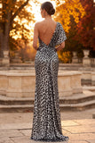 Vestido formal longo e franzido com bainha de leopardo prateado com um ombro e fenda