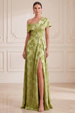 Vestido Maxi Mãe da Noiva verde assimétrico com estampado de um ombro e fenda lateral