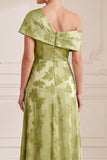 Vestido Maxi Mãe da Noiva verde assimétrico com estampado de um ombro e fenda lateral