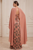 Vestido de mãe da noiva com gola barco laranja, decote de cetim estampado e capa,