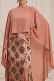 Vestido de mãe da noiva com gola barco laranja, decote de cetim estampado e capa,