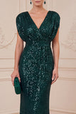 Vestido longo de mãe da noiva verde escuro com decote em V, bainha em V