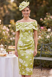 Vestido Midi Mãe da Noiva Verde Estampado de Cetim Ombro Descoberto com Fenda