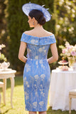 Vestido midi de mãe da noiva, azul franzido e folhos com folhos caídos, com laço de strass