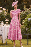 Vestido rosa de Mãe da Noiva com padrão floral de ombros despenteados e laço