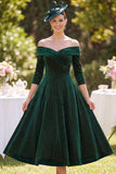 Vestido de mãe da noiva, verde escuro com ombros caídos, mangas 3/4, linha A com bordas