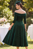 Vestido de mãe da noiva, verde escuro com ombros caídos, mangas 3/4, linha A com bordas