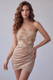 Aplicações de veludo champanhe com lantejoulas Vestido de cocktail curto bodycon franzido sem alças
